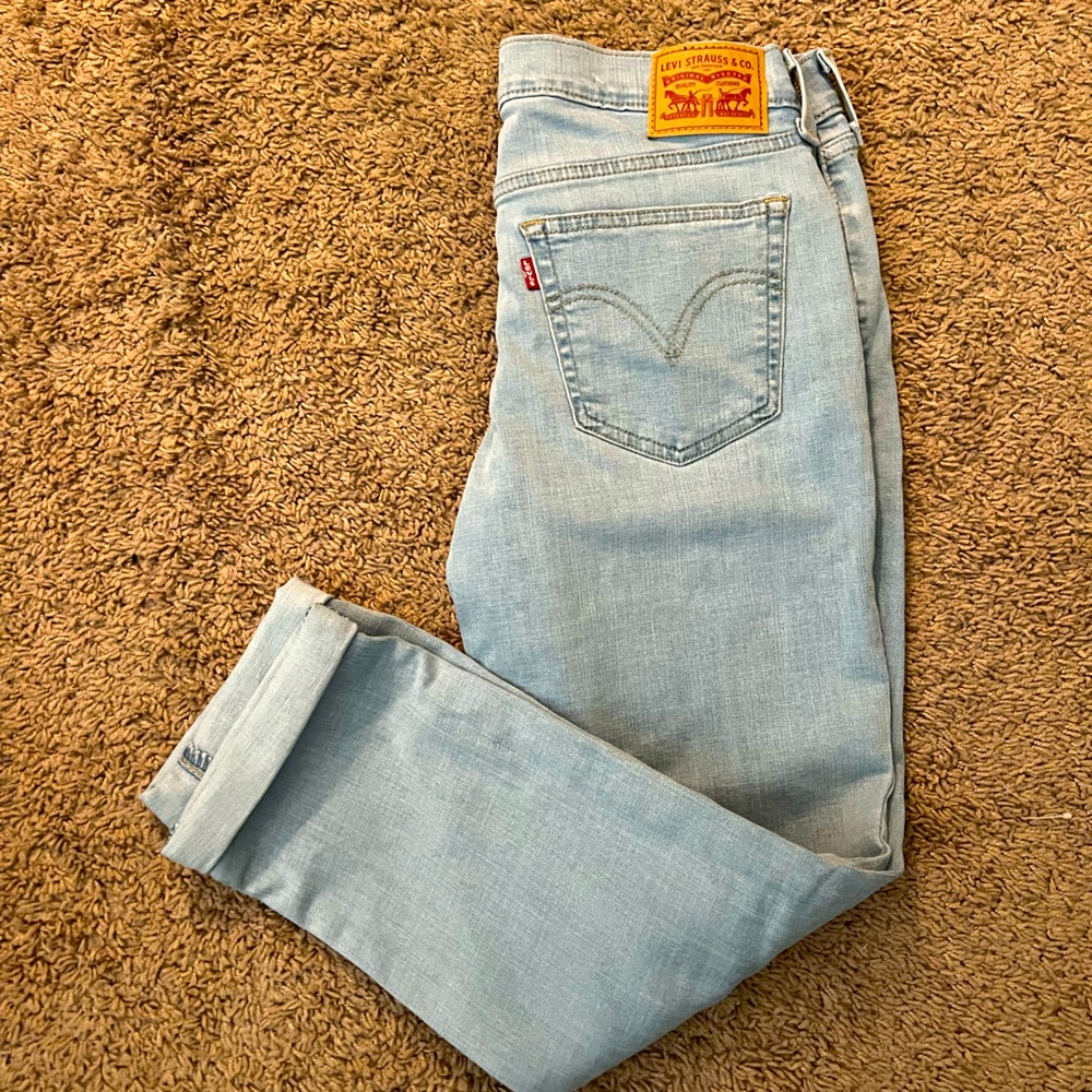 Levi’s boyfriend jeans light wash